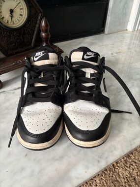 Nike Black and White Men's Low-Top Sneakers